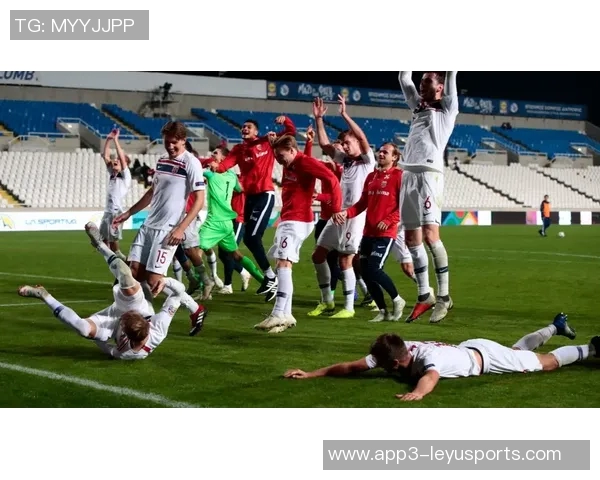 挪威球迷欢庆世界杯入场厄德高压轴登场点燃激情