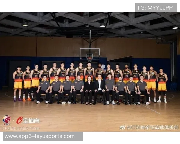 江苏男篮全新定妆照发布新球衣新阵容展现全新气象迎接新赛季 江苏男篮全新定妆照发布新球衣新阵容展现全新气象迎接新赛季