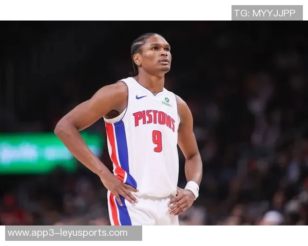 鲍威尔首节爆发贡献10分全场16投8中斩获22分三分球表现出色